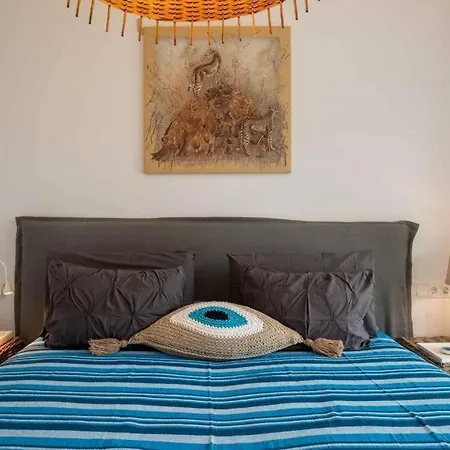 Charming 1 Bedroom In Voula Centre. *