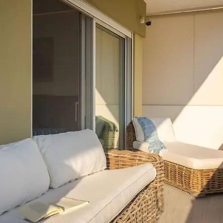 Apartment Charming 1 Bedroom In Voula Centre.